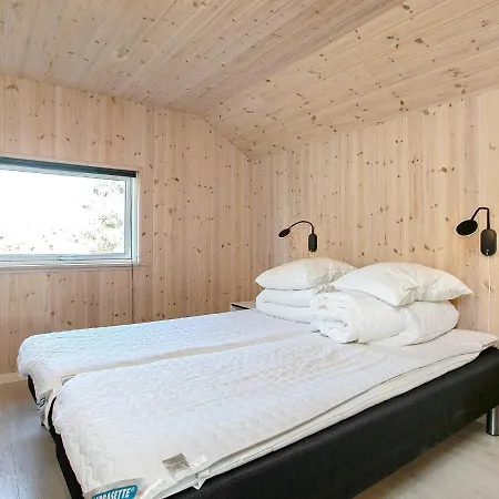 14 Person In Idestrup * Boto By