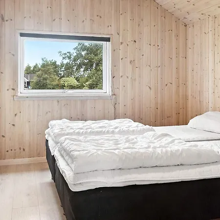 14 Person In Idestrup Bøtø By
