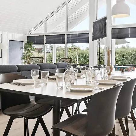 14 Person In Idestrup Bøtø By