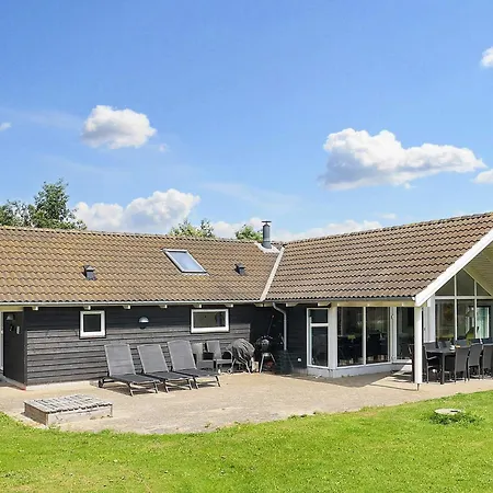 14 Person In Idestrup Ferienhaus Bøtø By
