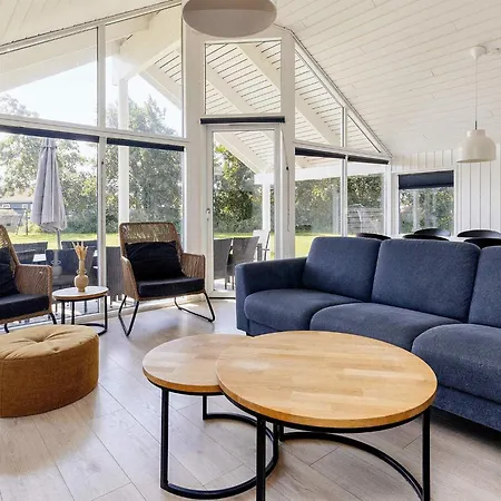 14 Person In Idestrup Bøtø By