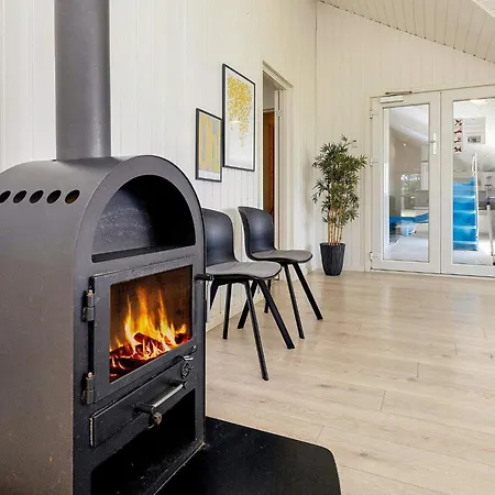 14 Person In Idestrup Bøtø By