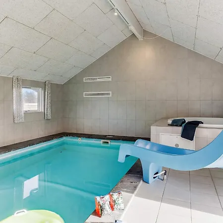 14 Person In Idestrup Bøtø By