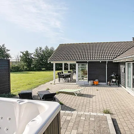 14 Person In Idestrup * Boto By