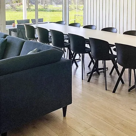 14 Person In Idestrup * Boto By