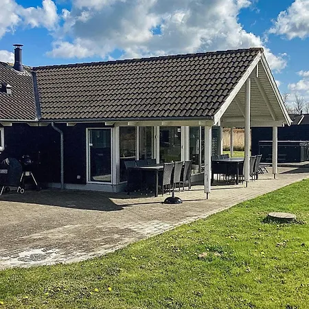 14 Person In Idestrup * Boto By